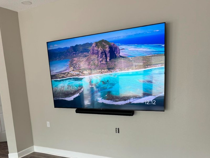 TV with Cylindrical Soundbar Mount